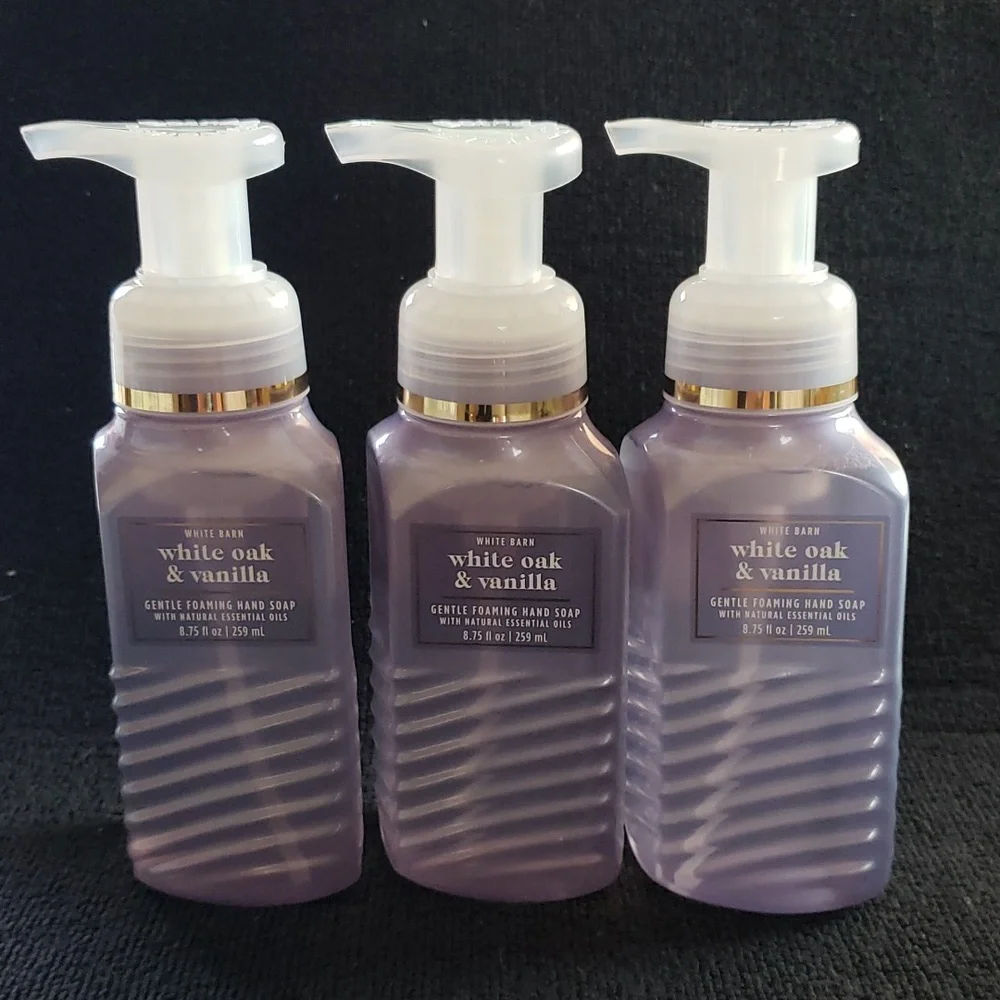 * Bath & Body Works - 3 White Barn WHITE OAK & VANILLA Gentle Foaming Hand Soap